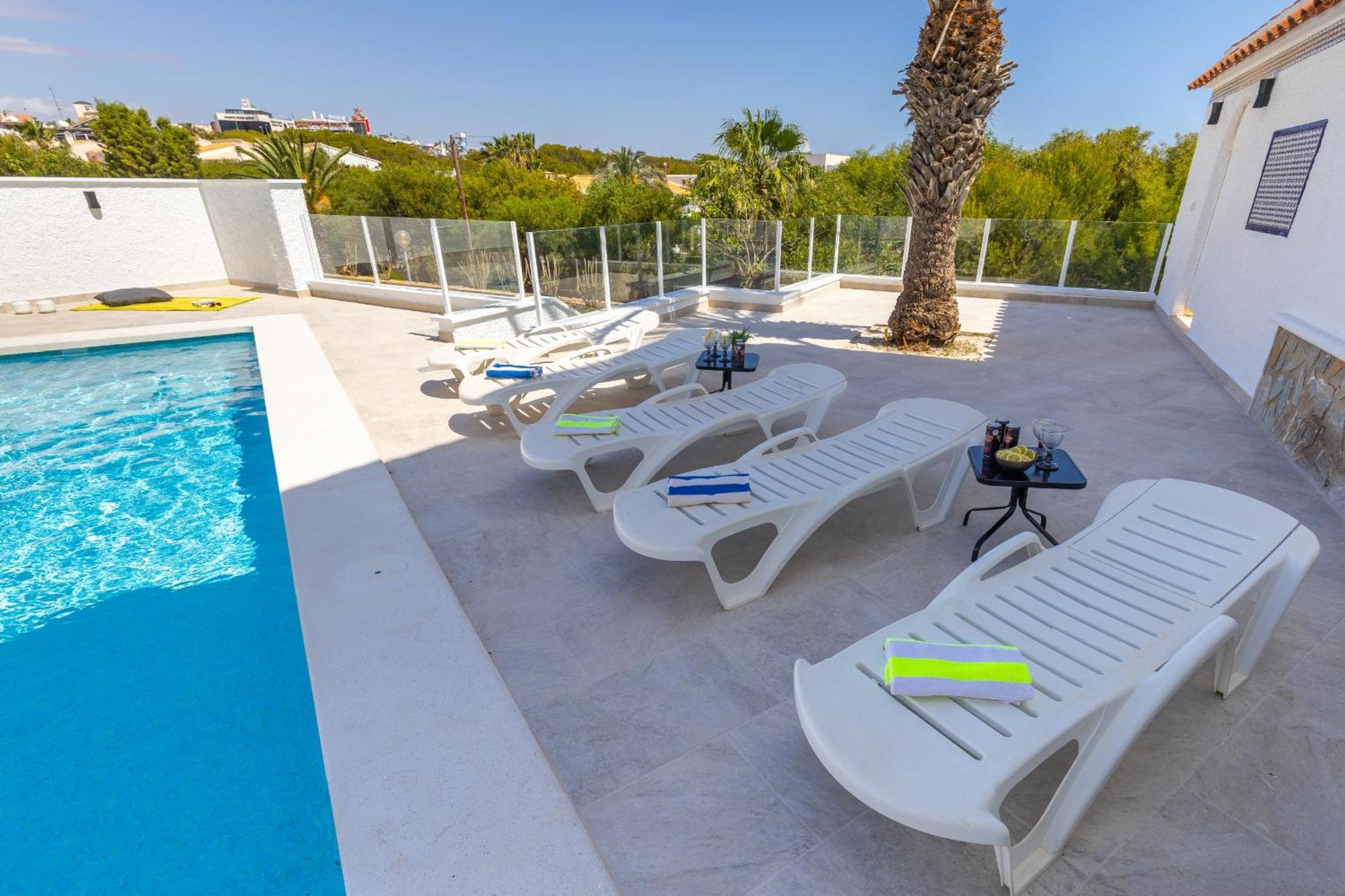Вилла Fidalsa Grand Mediterranean Beachfront Плайя-Фламенка Экстерьер фото