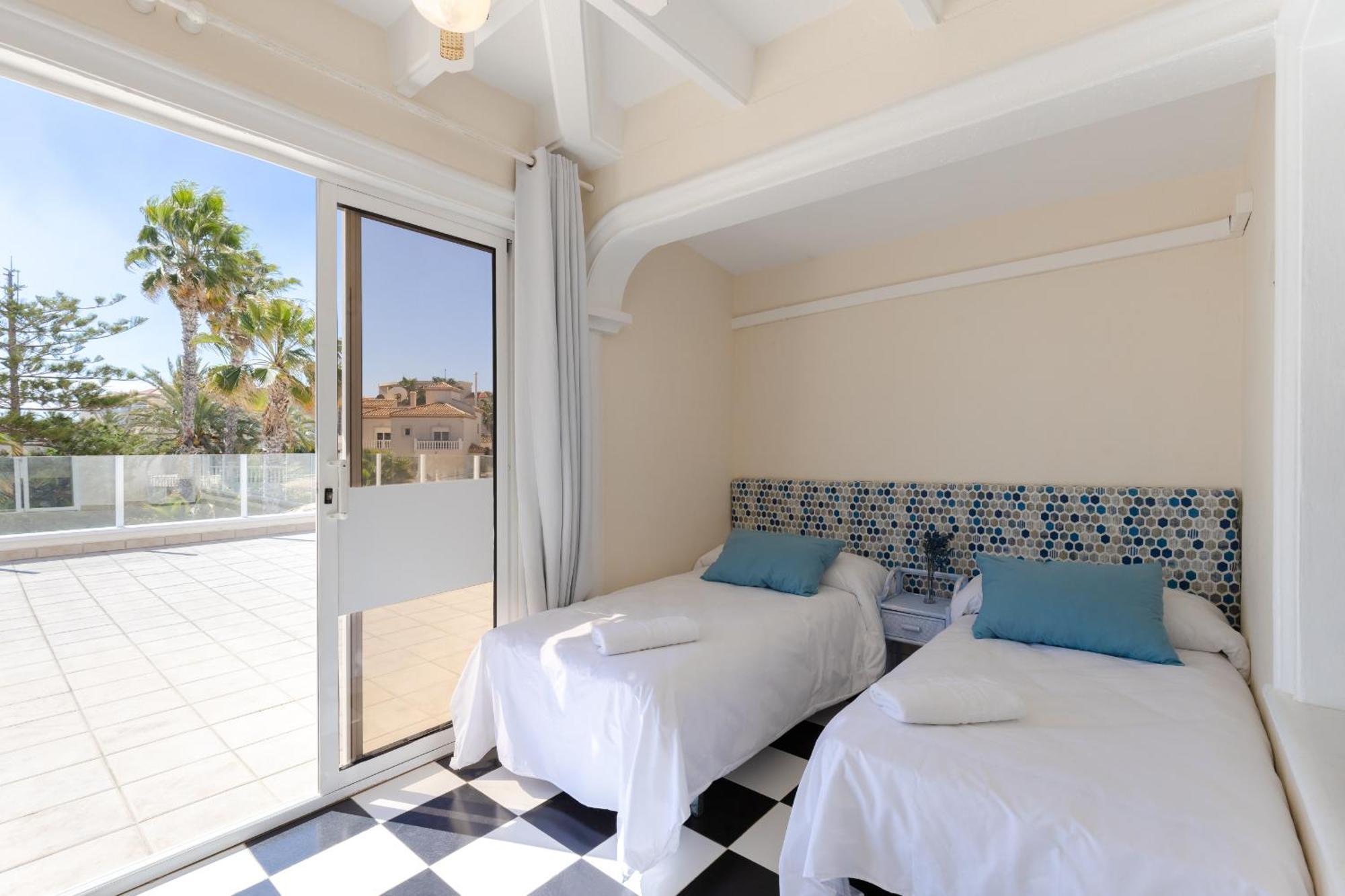 Вилла Fidalsa Grand Mediterranean Beachfront Плайя-Фламенка Экстерьер фото